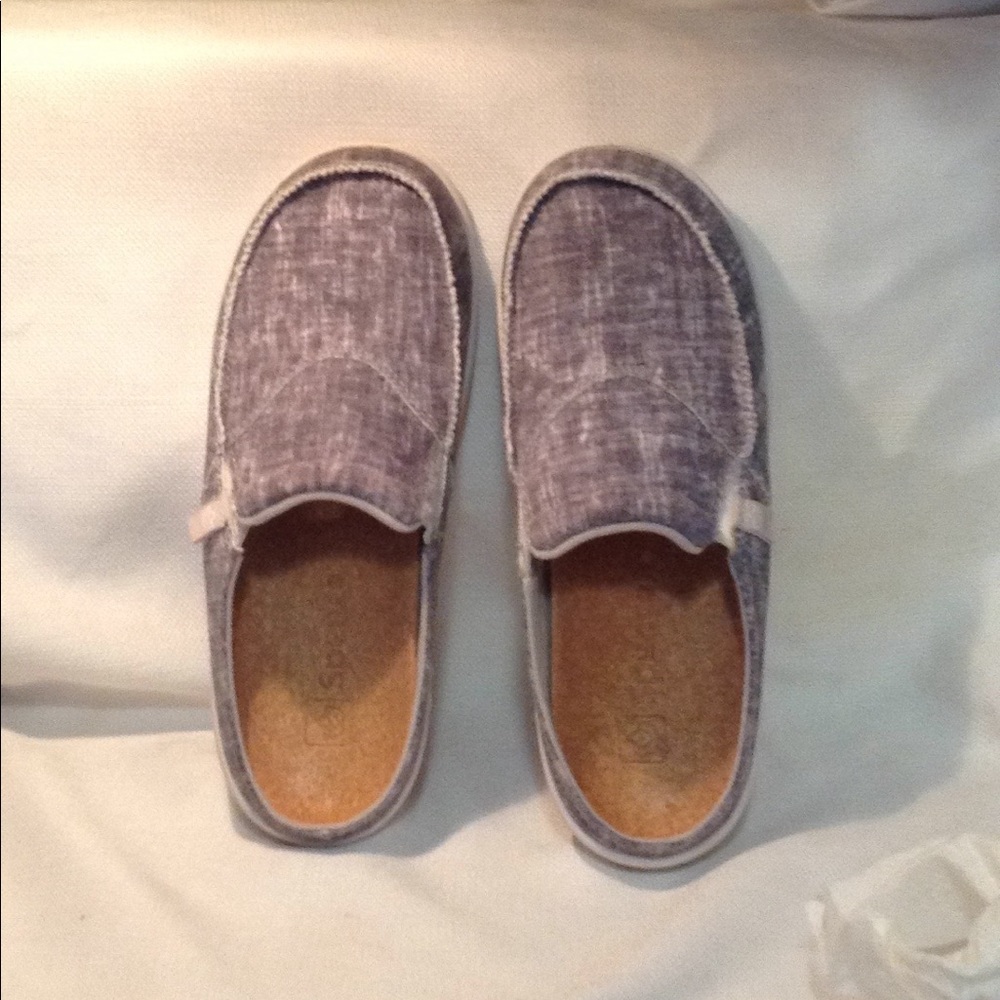LIKE NEW SZ 9 SPENCO ...RECOMMENDED FOR BAD FEET